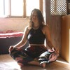 Логотип телеграм канала @yogaandart — В потоке 💜
