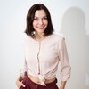 Логотип телеграм канала @yogatarolife — Женщина, которая светится изнутри