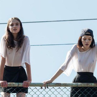 Логотип телеграм канала @young_tragic — 🌸 young and tragic 🌸