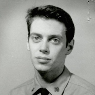 Логотип телеграм канала @youngandboring — молодой и занудный