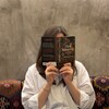 Логотип телеграм канала @zahodii_pogovorim — жизнь в твердом переплете
