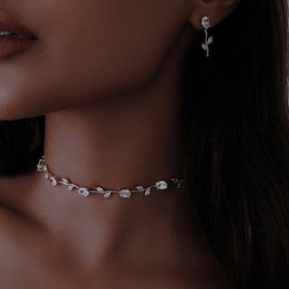 Логотип телеграм канала @zar1na1 — 🤍🍓 𝓩𝓪𝓻𝓲𝓷𝓪🍓