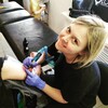 Логотип телеграм канала @zelenkova_tattoo — Zelenkobra