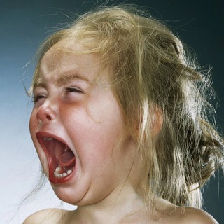 Логотип телеграм канала @zhenskyy_yumor — Сильная и независимая тряпка