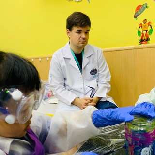 Логотип телеграм канала @zhongisrussianf — 读一读: a laowai’s notes