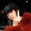 Логотип телеграм канала @zvonimvomon — сосуд кендалл дженнер